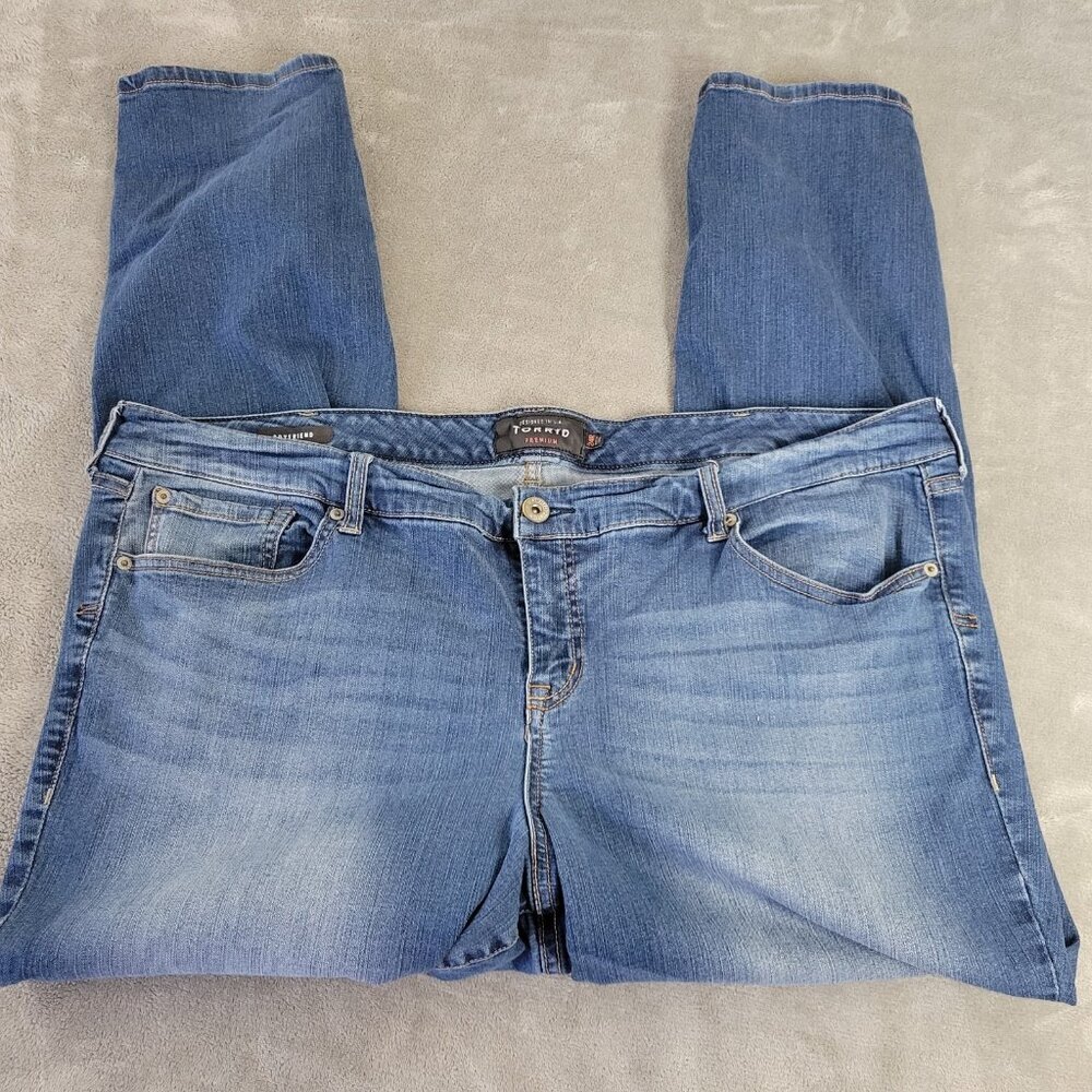 Torrid 24R Plus Size Straight Leg Jeans Medium Wash Blue‎ Elastic Waist SL68E